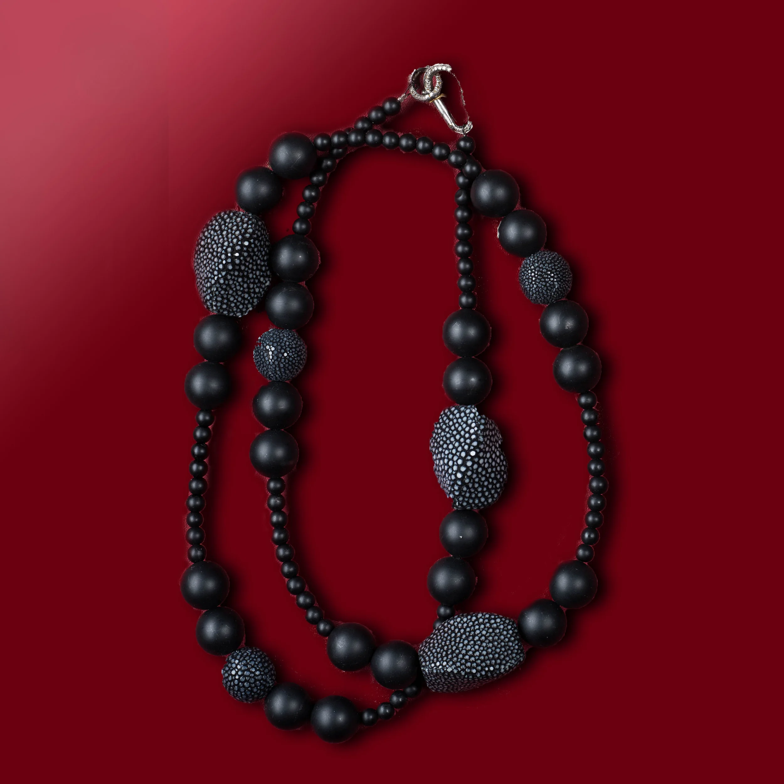 matt stone bead, shagreen, diamond clasp/n111