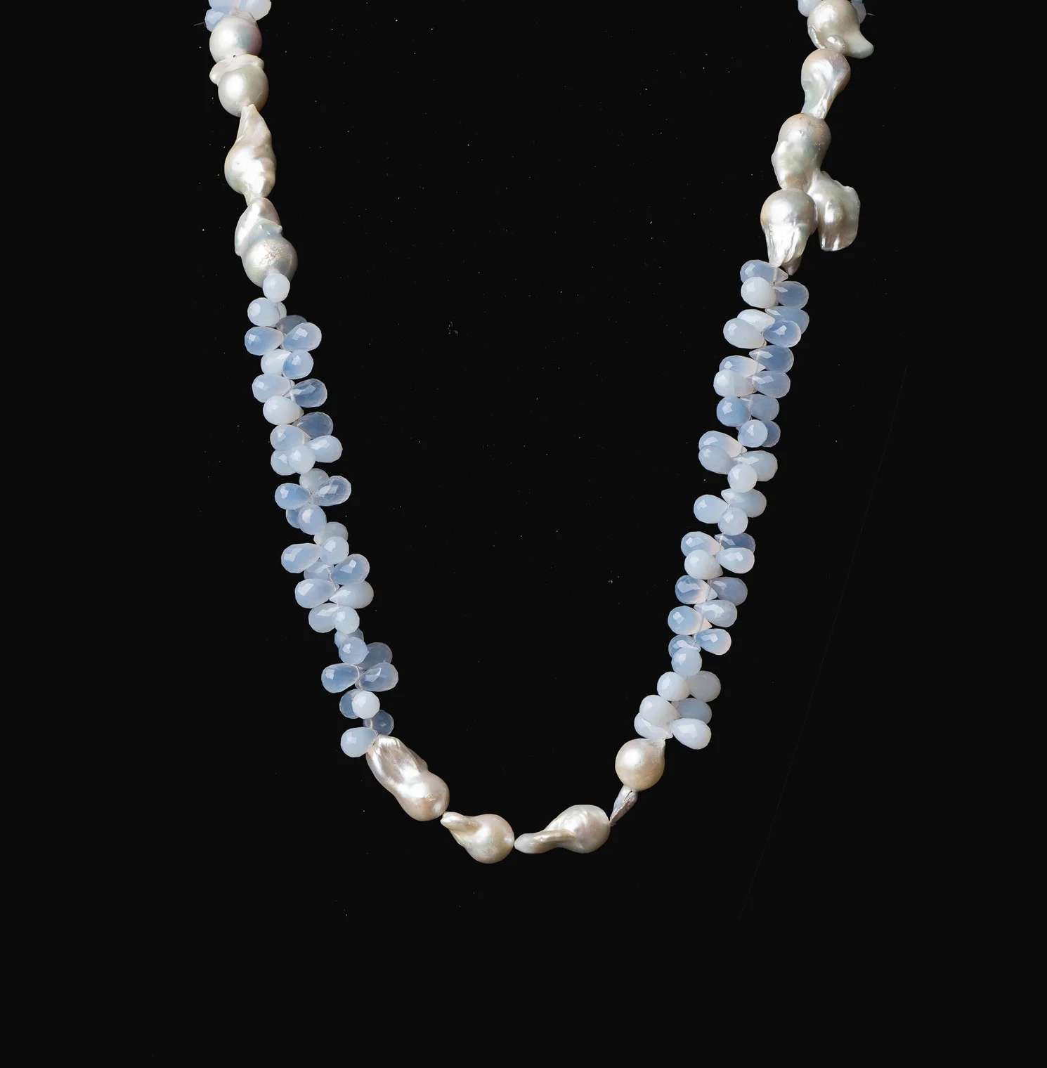 large barogue pearl and chalcedony briolette necklace/n177