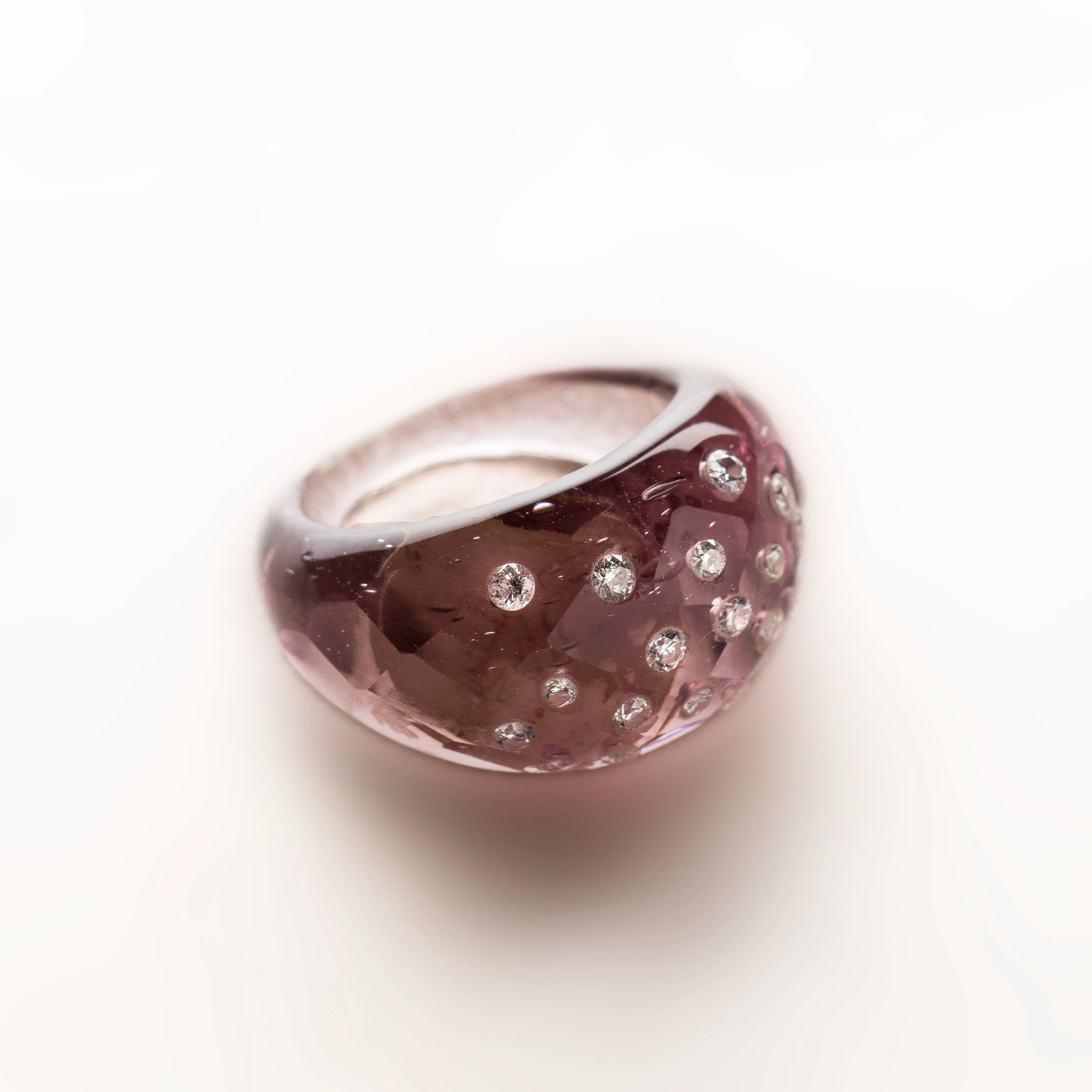 rose quartz ring with scattered diamonds/r160