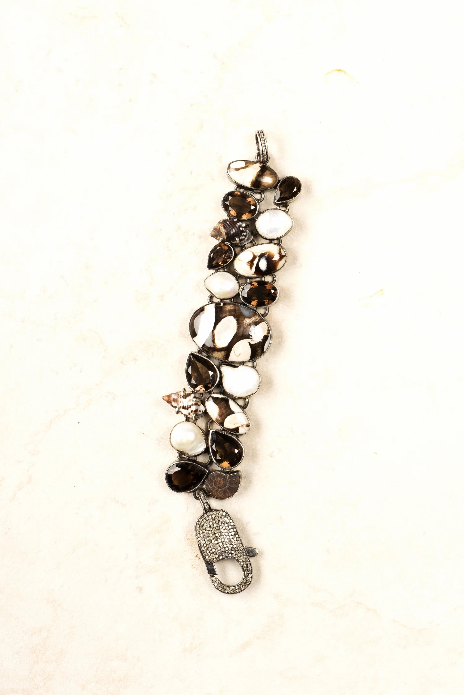 shell, smoky topaz , pearl , shell bracelet set in dark silver/b34