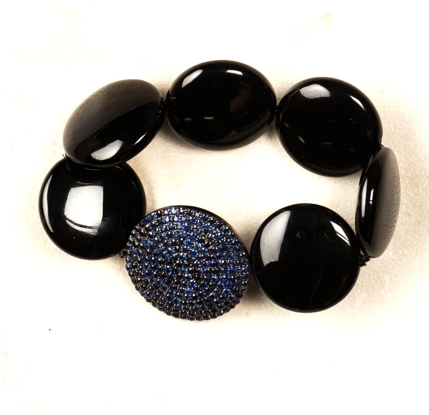 black stone and saphire large round pave disc/stretch/b64