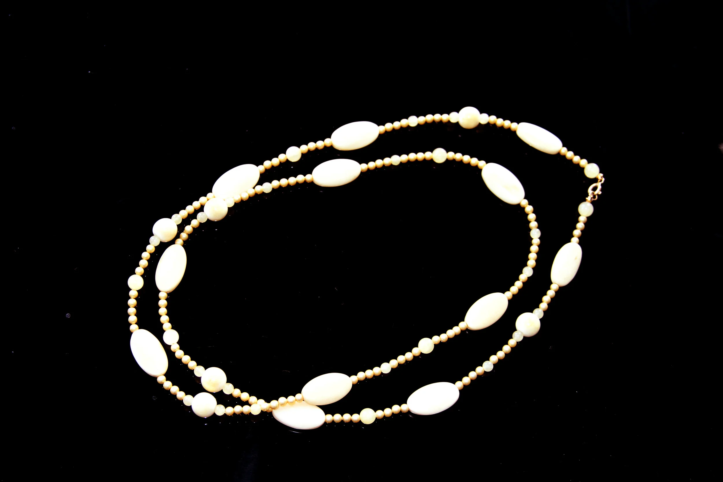 Ivory and seed pearl necklace/n222