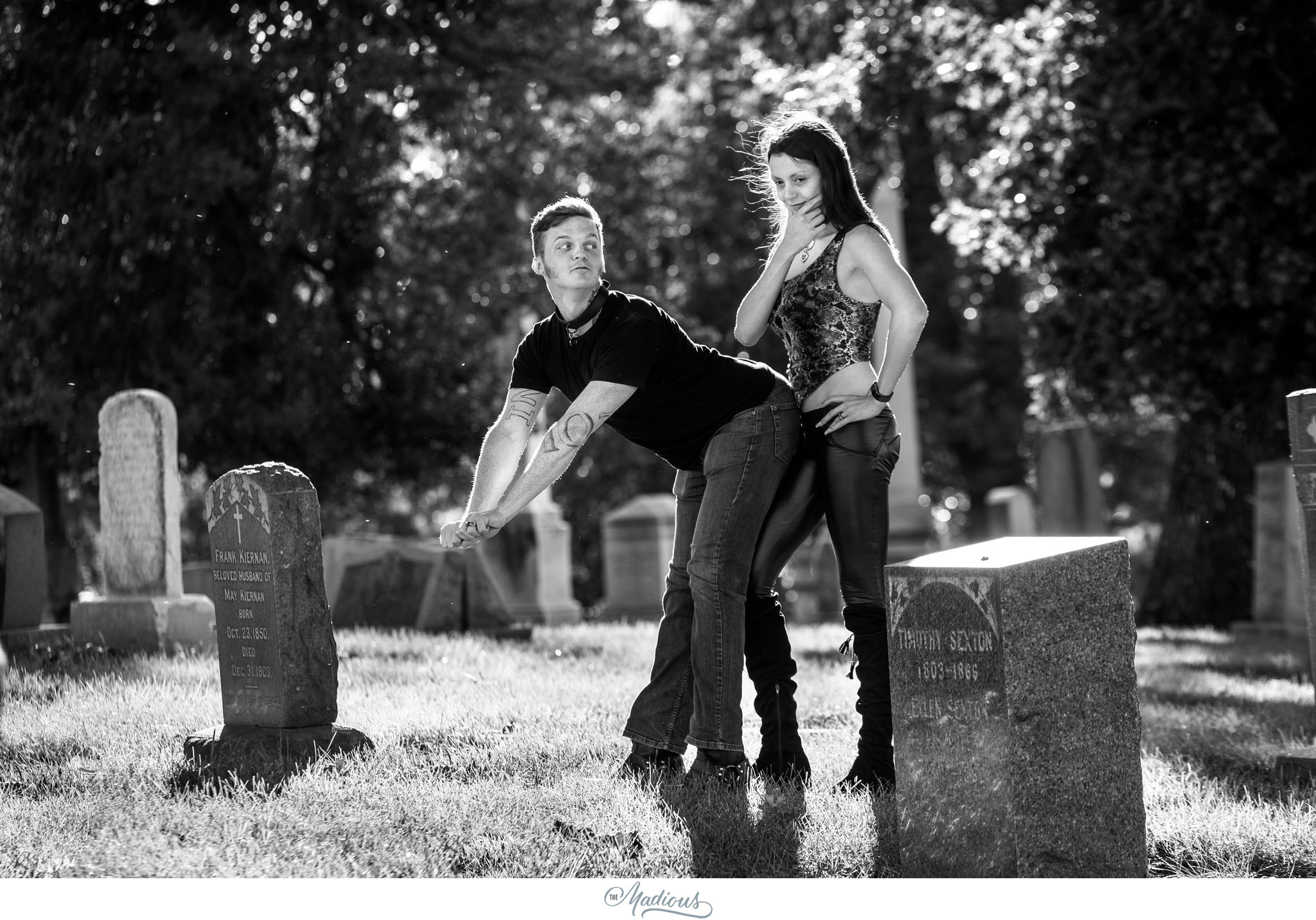 Cemetery engagement gothic photo_0015.JPG