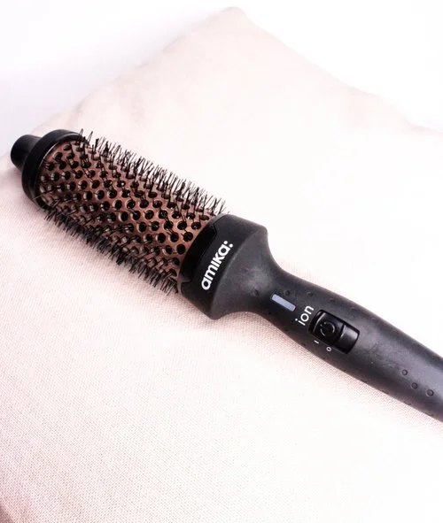 The+Sunday+Issue+x+Amika+Blowout+Babe+Thermal+Brush+Top+of+the+Tower.jpg