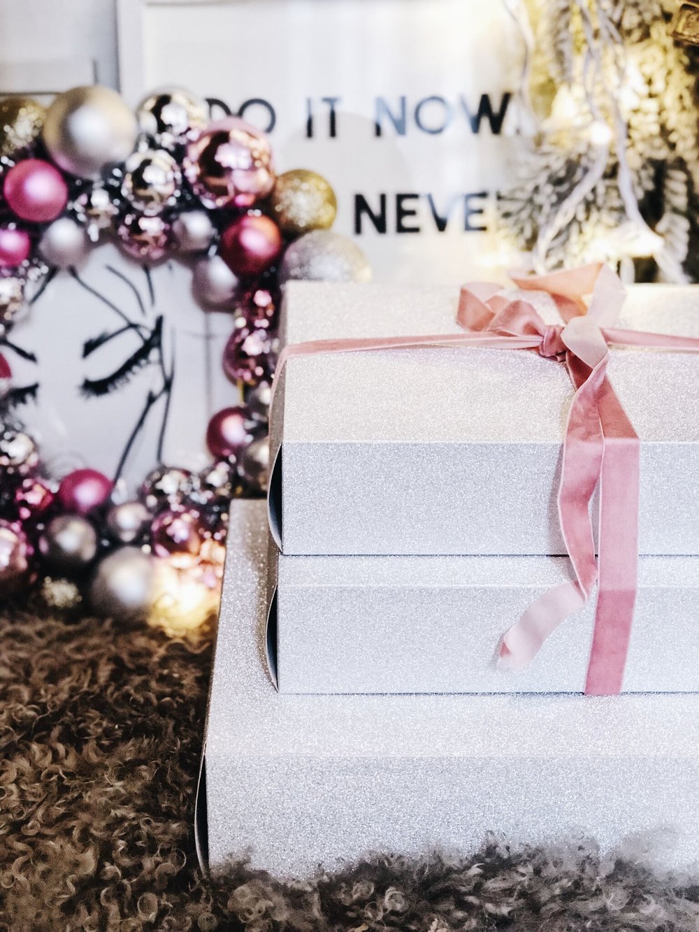The+Sunday+Issue+2K18+Holiday+Gift+Guide.jpg