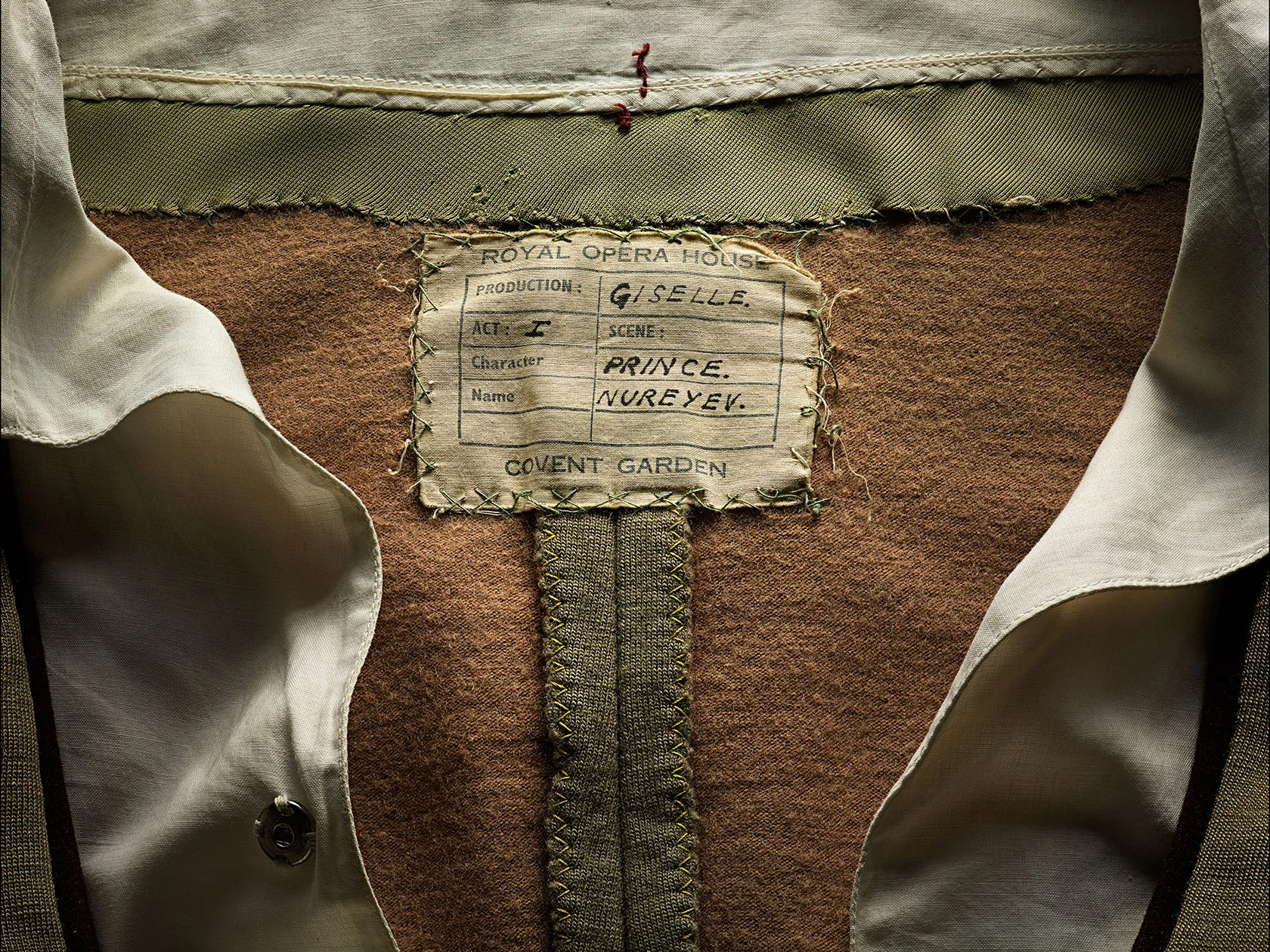 ELCO_SAATCHi_Nureyev_NameTag_BFH_FFS_30x40.jpg