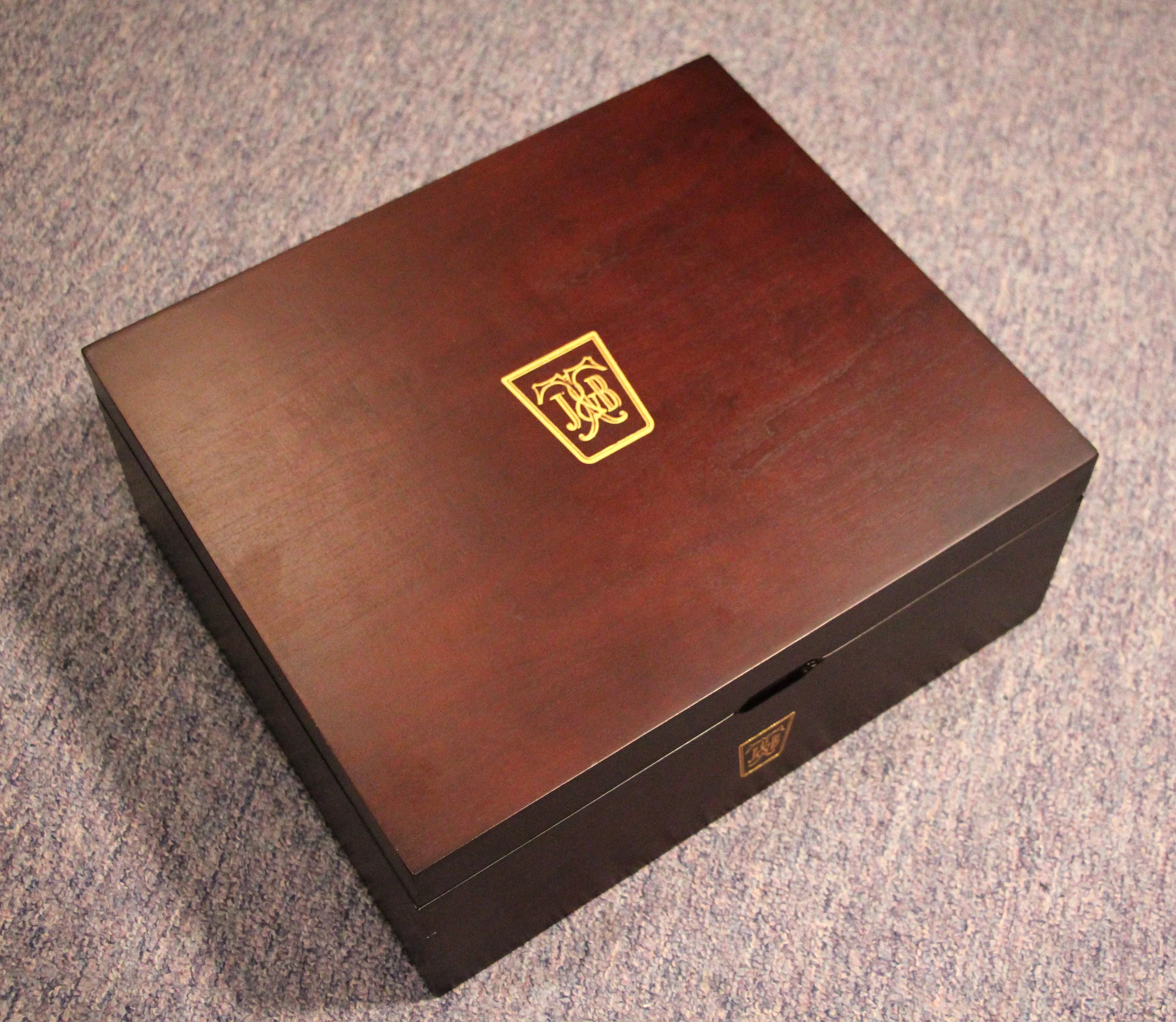 Box00.jpg
