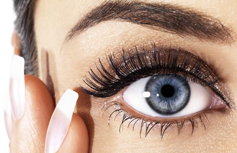 SWE-BABE-LASH.jpg