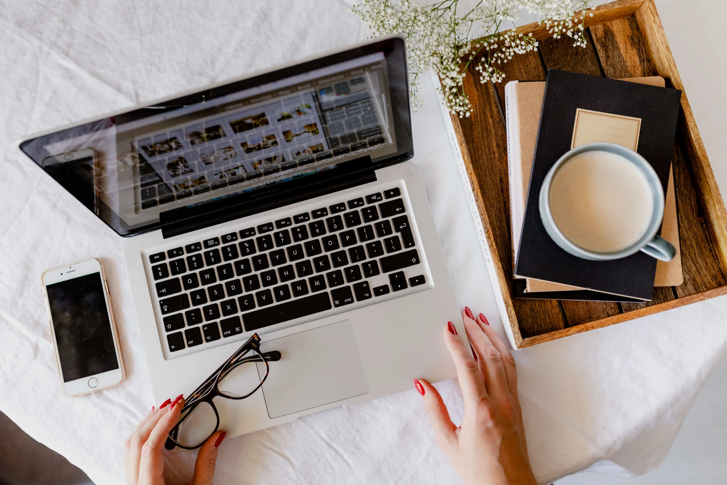 kaboompics_A woman works at a desk with a laptop and a cup of coffee.jpg