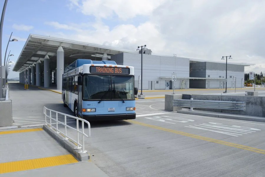 Bus-at-Arrival-1920-900x600.jpg