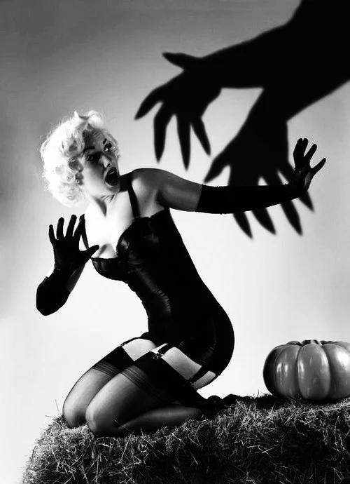 halloween-pinup.jpg