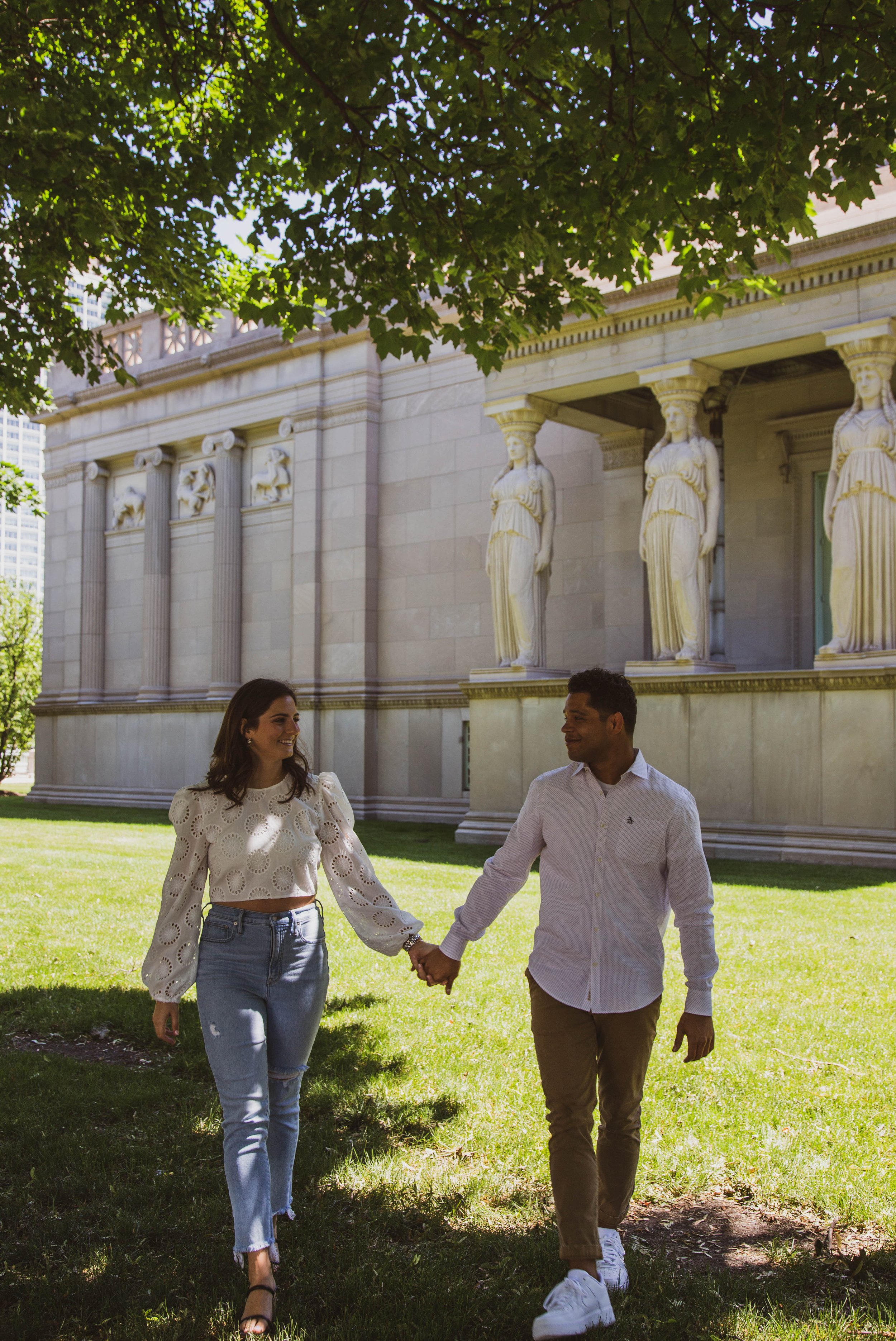 summertime-chicago-engagement-photoshoot.jpg
