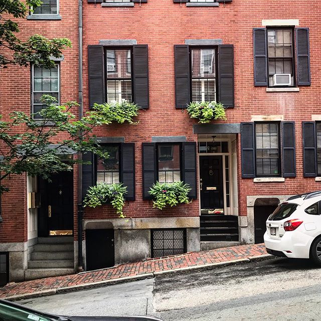I asked the street sweeper how his day was going. He said, &ldquo;It&rsquo;s had its ups and downs.&rdquo; 🥁
.
.
.
#boston #beaconhill #rimshot