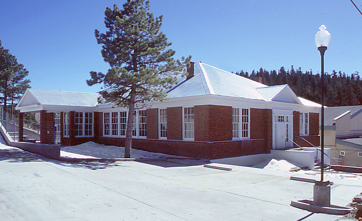 Cloudcroft Community Center and Michael Nivison Library