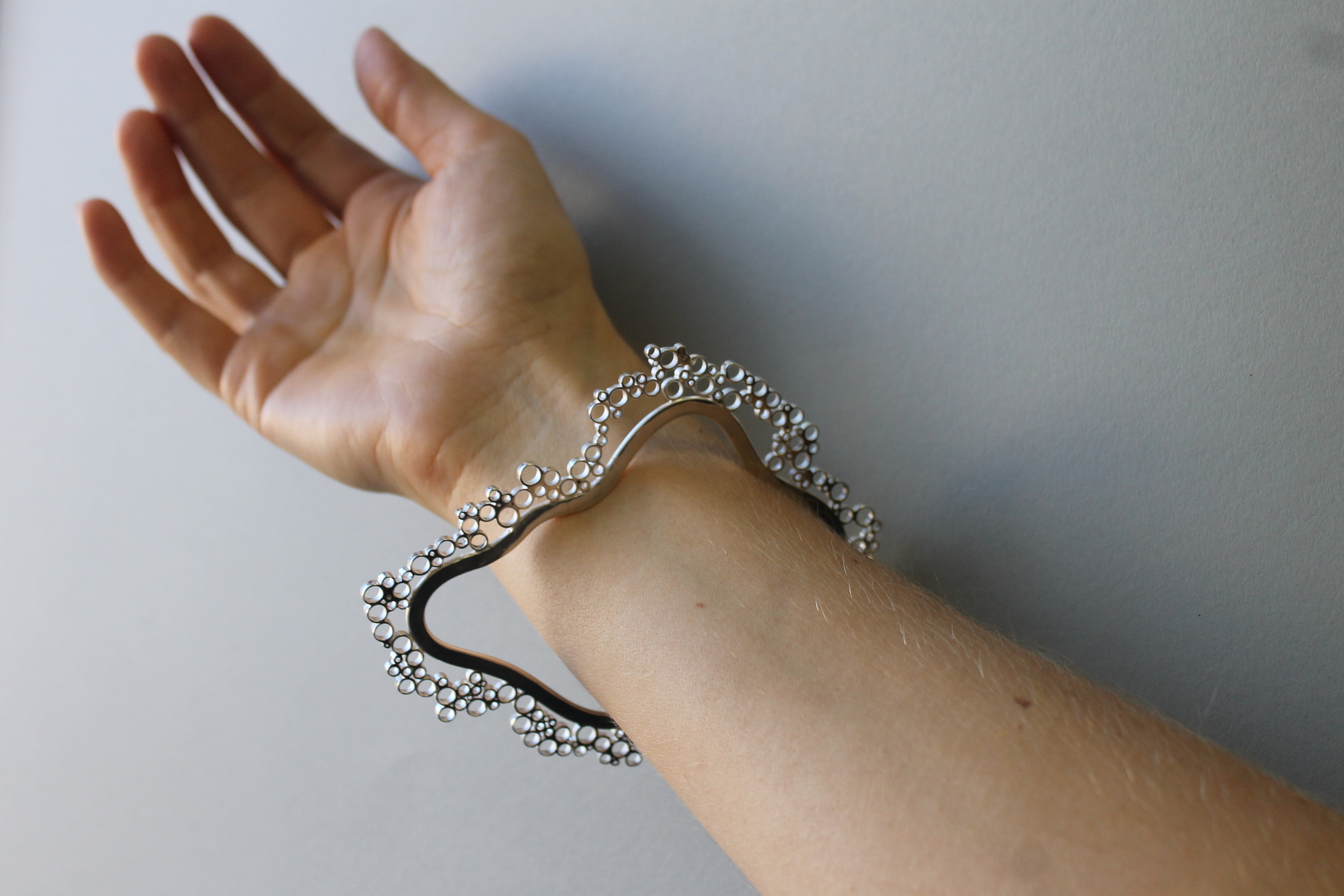 Fizz solid silver bangle