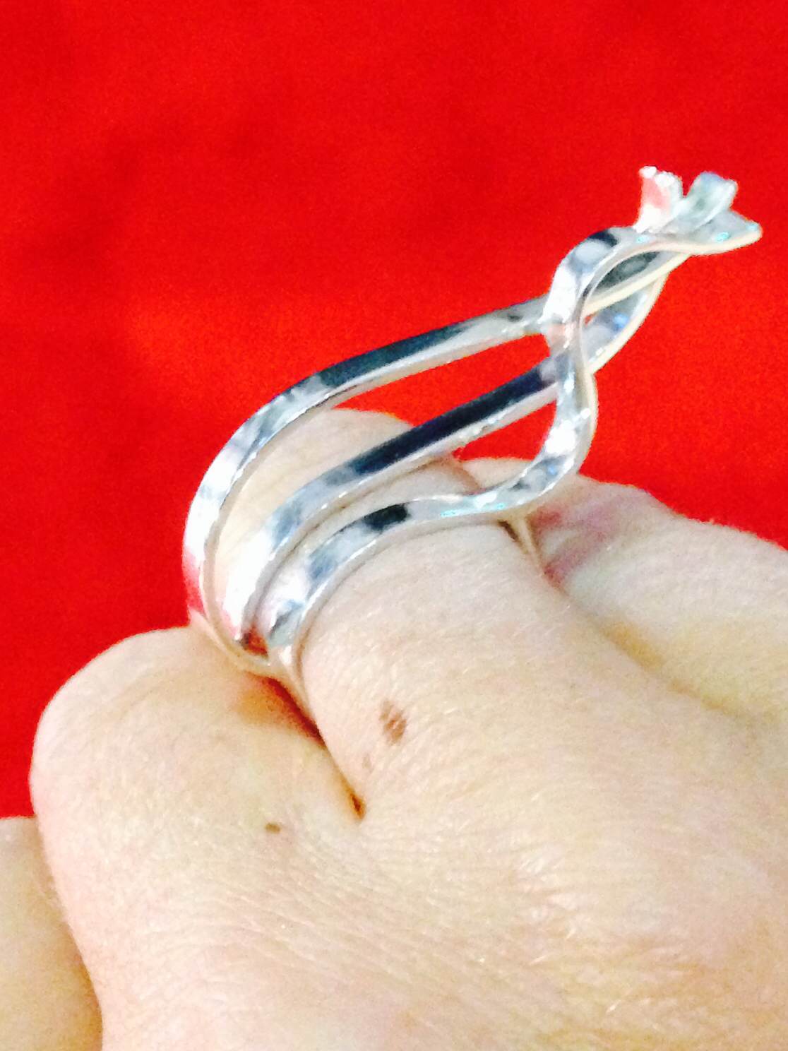 Red carpet action ring