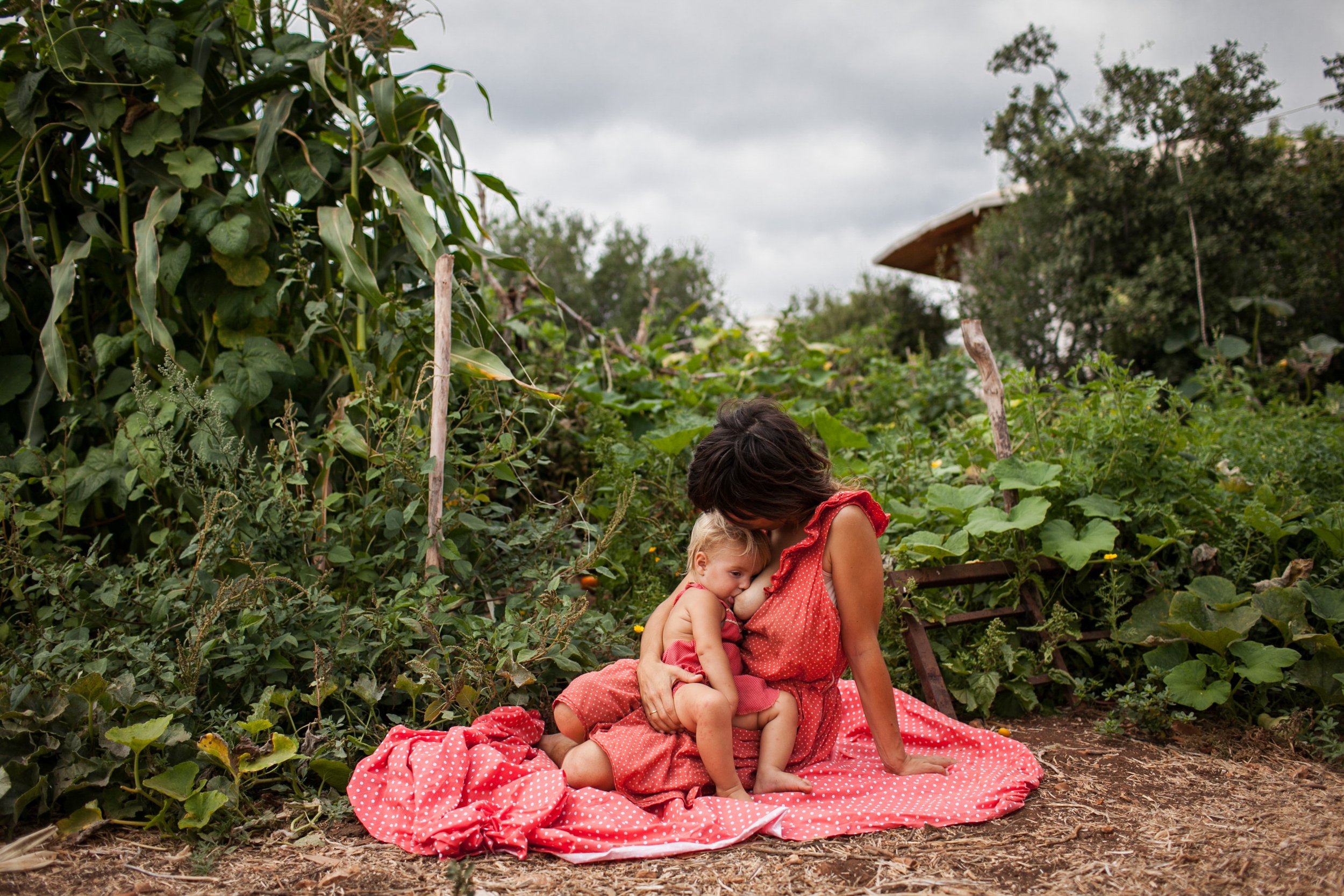 The Barri family has a special meaning to their wardrobe It is one of their forms of expression as part of them being artists. Their garment always includes very colorful items, the color red is very dominant and its Tamar favorite