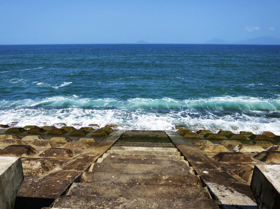 ..& ten minutes later along the ocean.