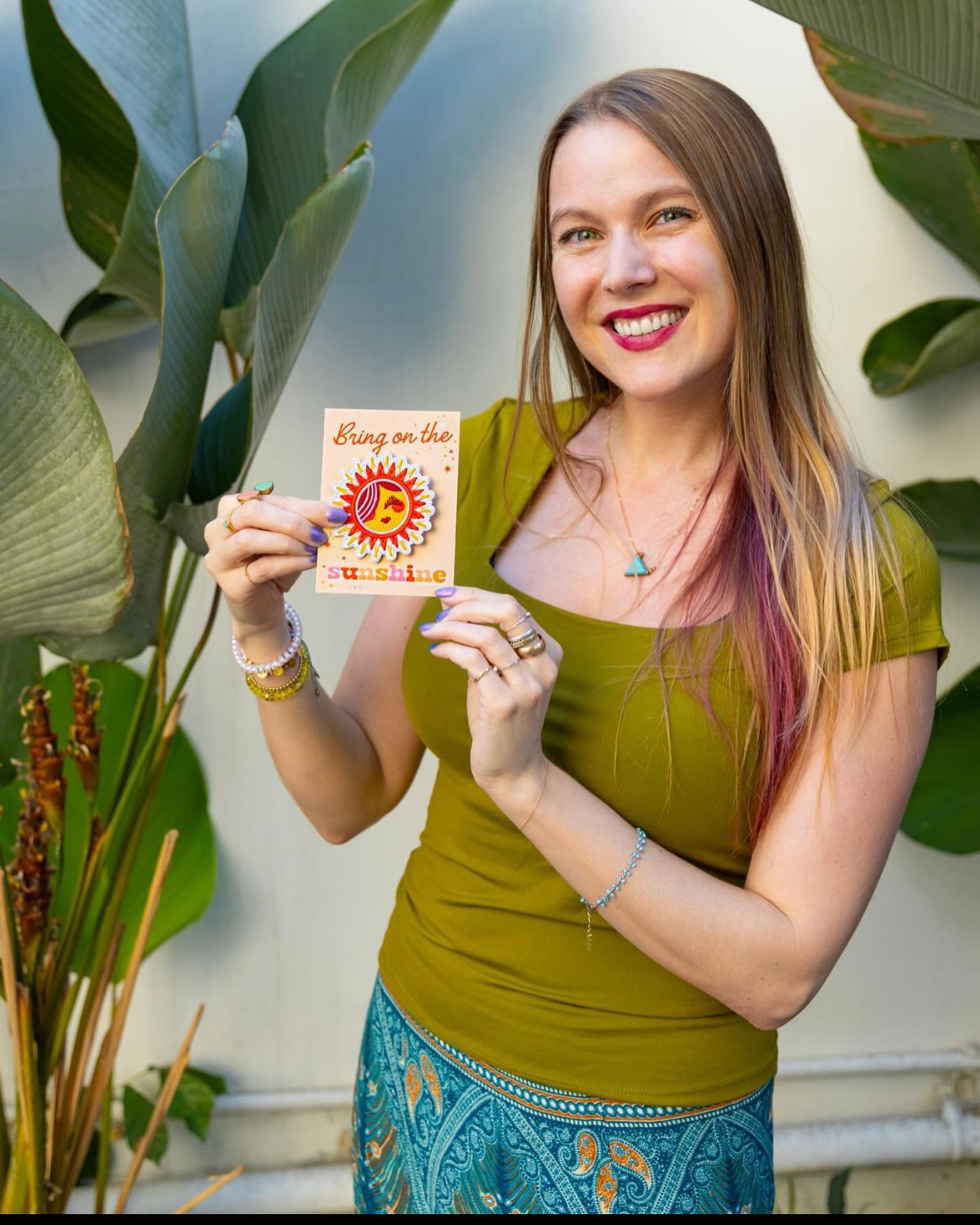 One of my favorites from my new Be Happy Box: This cute lil sunshine face! 🌞 Swipe over to see the original illustration that turned into these fun embroidered badges for my new collection with @the_happy_planner!

This is one of my favorite parts a