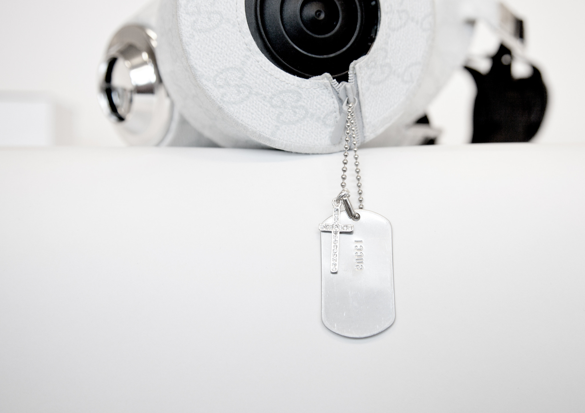 Designer Gas Mask - High Fashion Protection by Diddo Velema