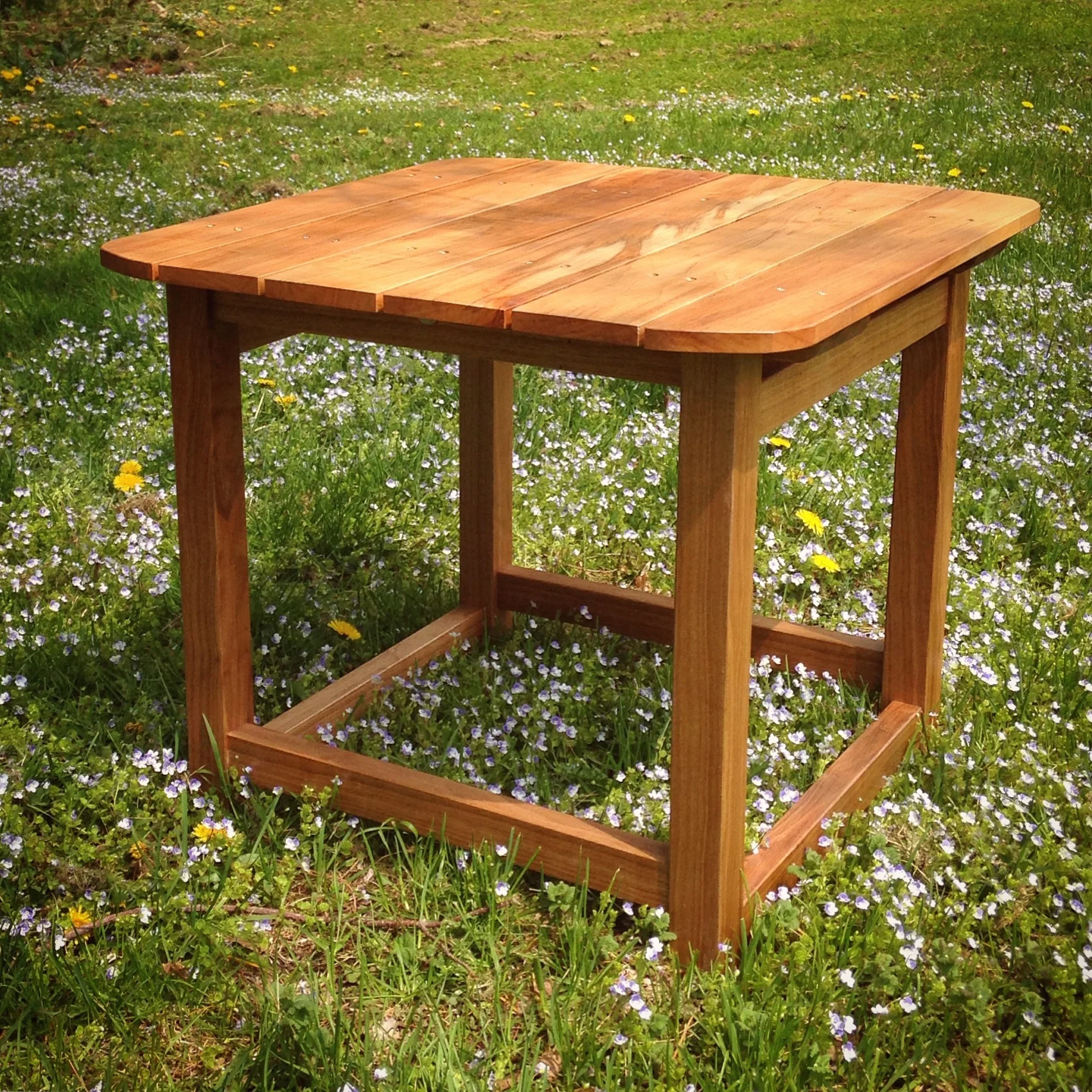 Cubie_Outdoor_Table_5.jpg