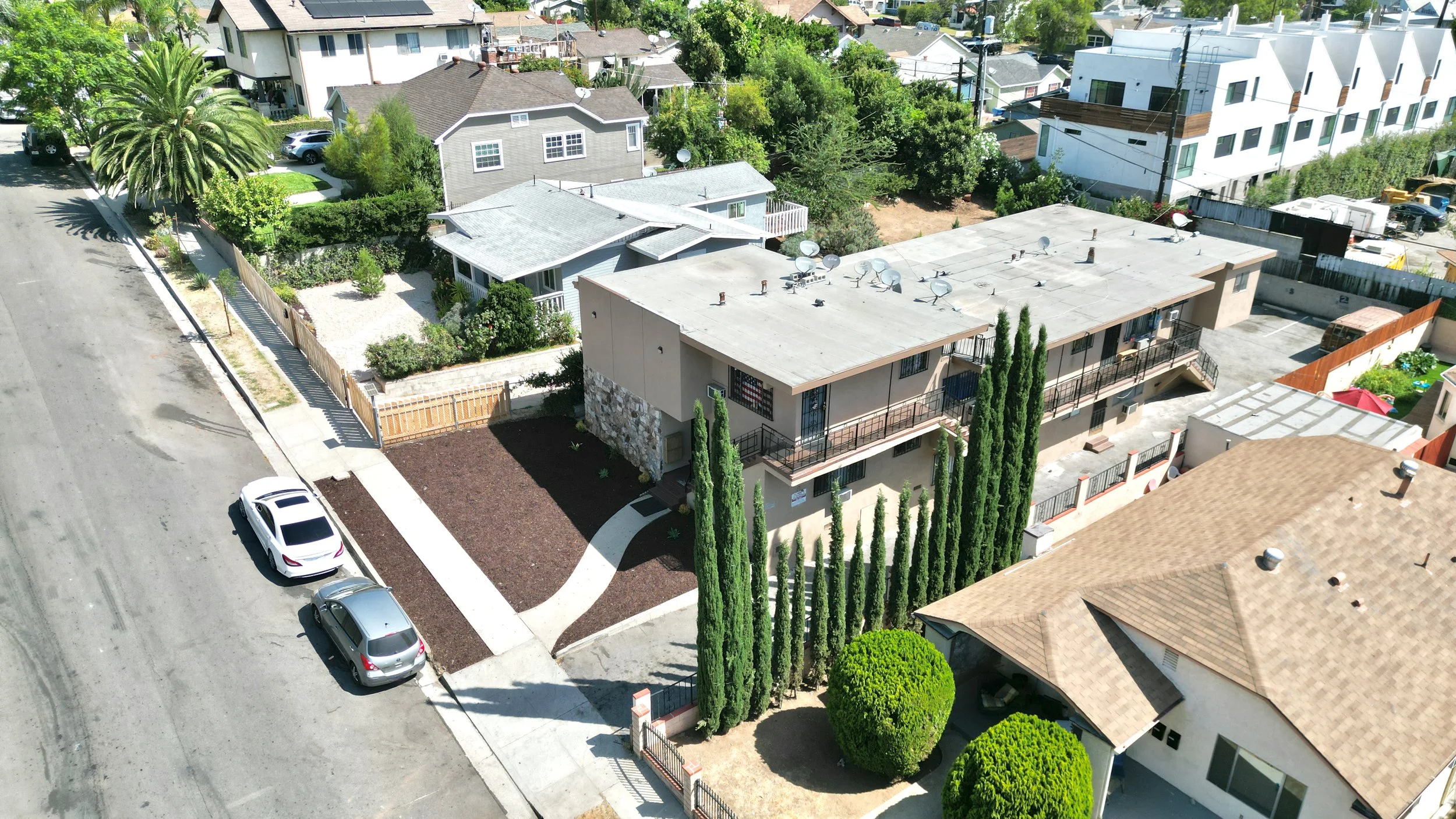 2677 Moss Ave., Los Angeles, CA 90065