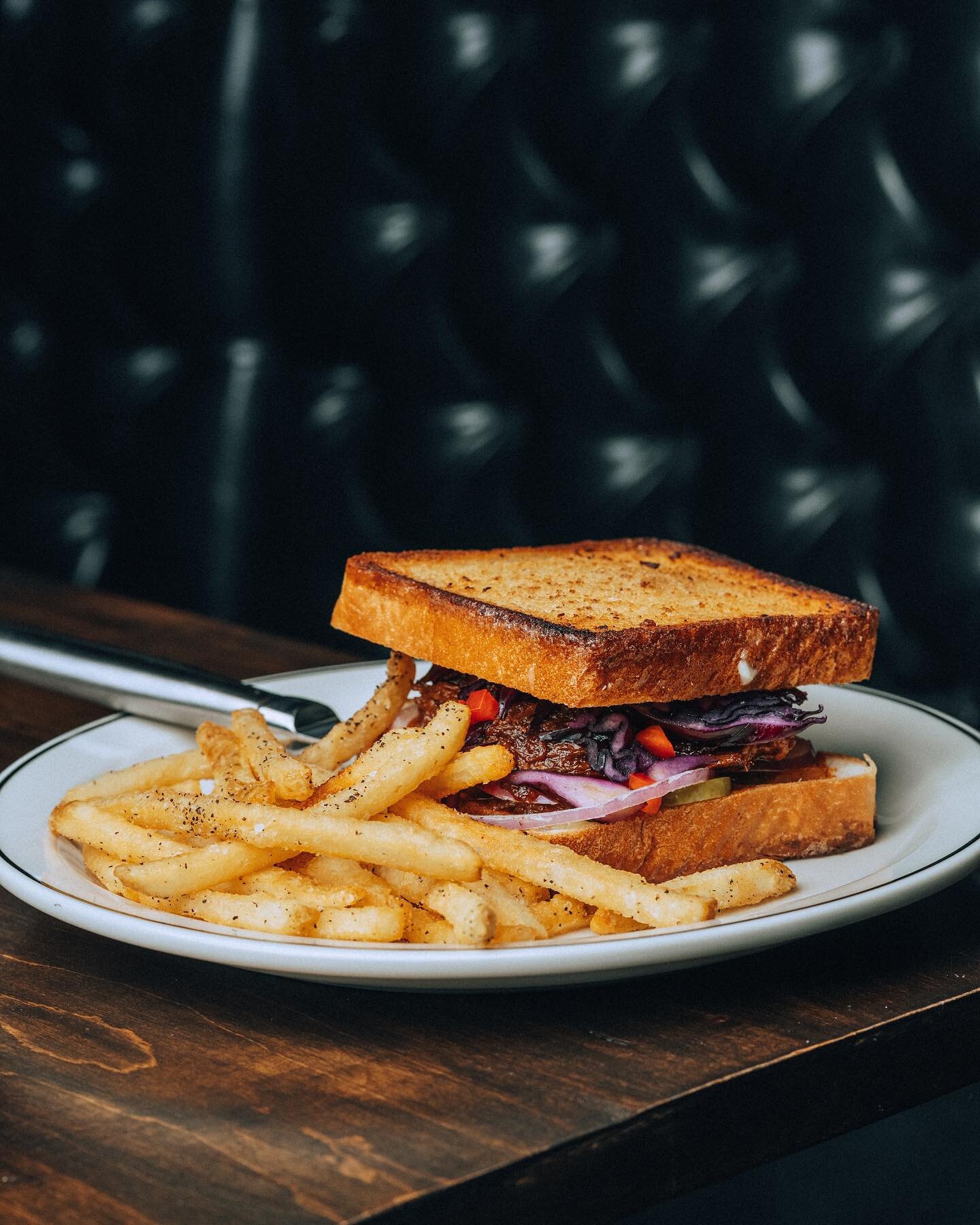 Our Smoked Brisket Sandy is unbeatable!! Slow roasted brisket, stacked to perfection on Texas toast&hellip; we know you want to come down and give it a try 😉. We&rsquo;re open until 12 tonight 🍺 (Wednesday specials on at 4pm)!