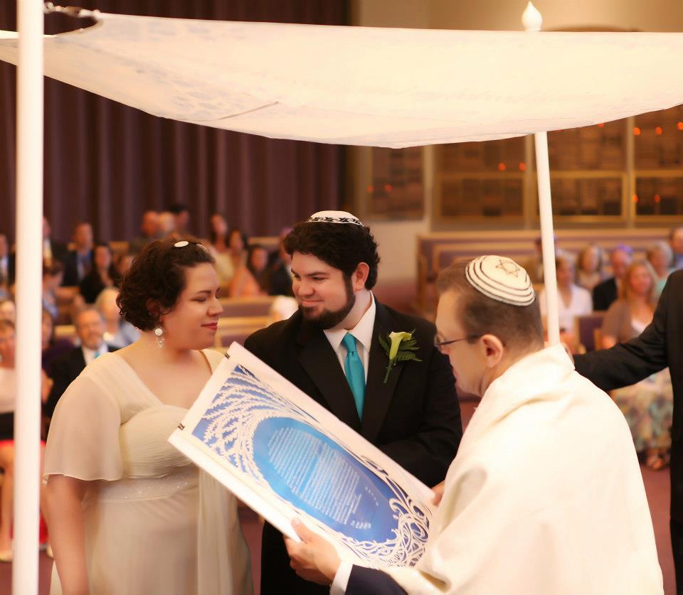  Jewish couple getting married 