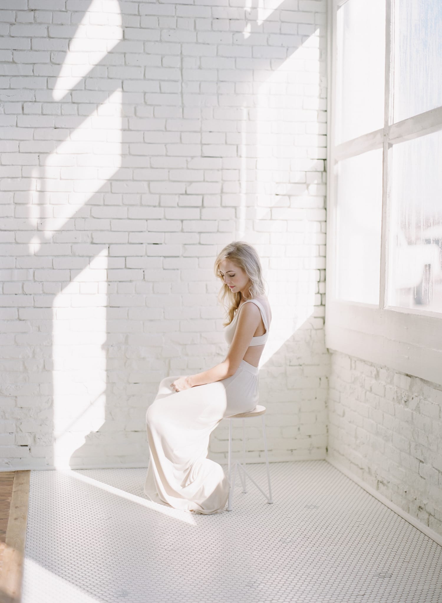 ONE_ELEVEN_EAST_MODERN_ENGAGEMENT_SHOOT_AUSTIN_TX_BY_MATTHEW_MOORE_PHOTOGRAPHY_00087.jpg
