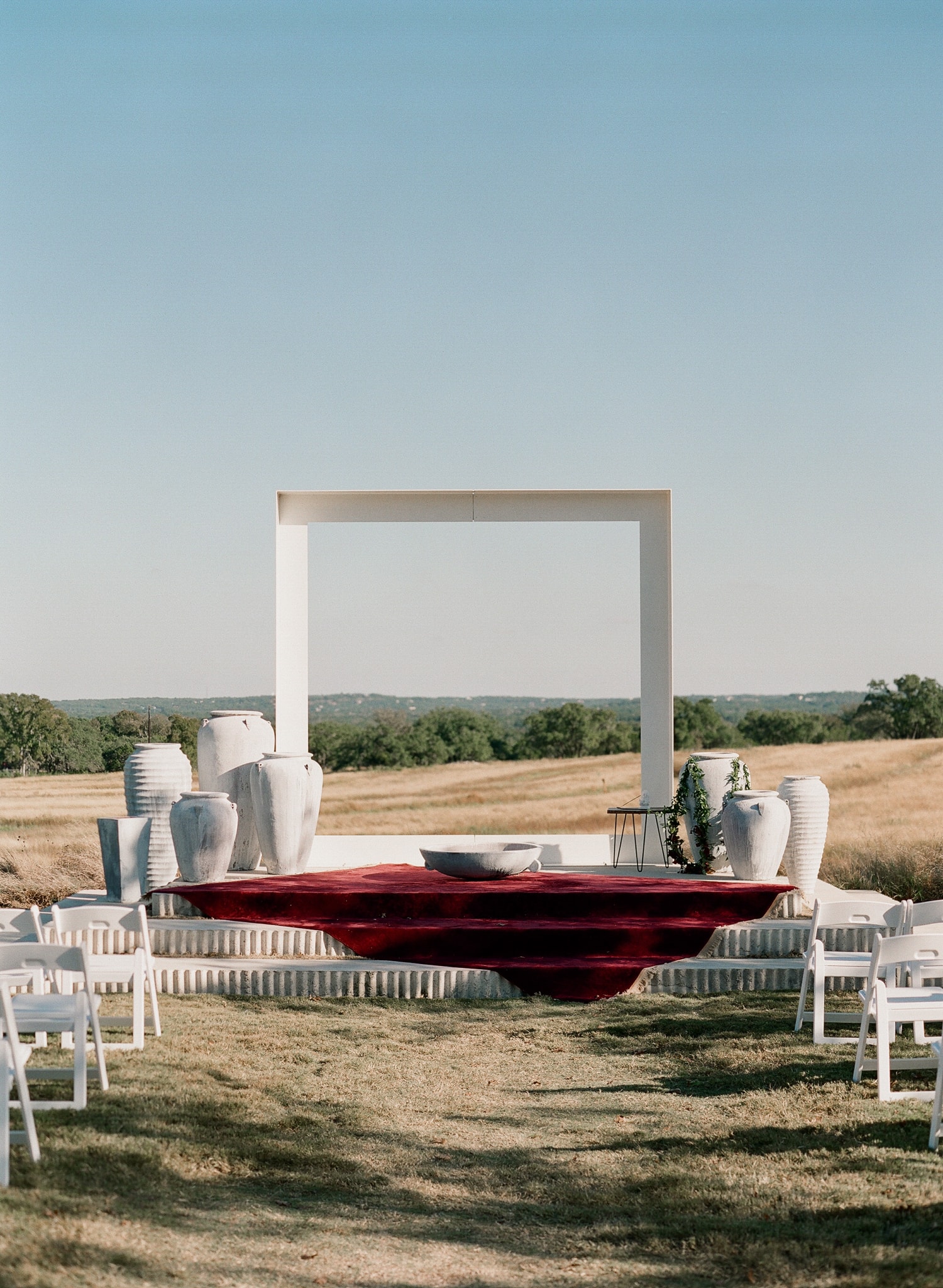 AUSTIN-MODERN-MONOCHROMATIC-INDIAN-WEDDING-00095_1.jpg