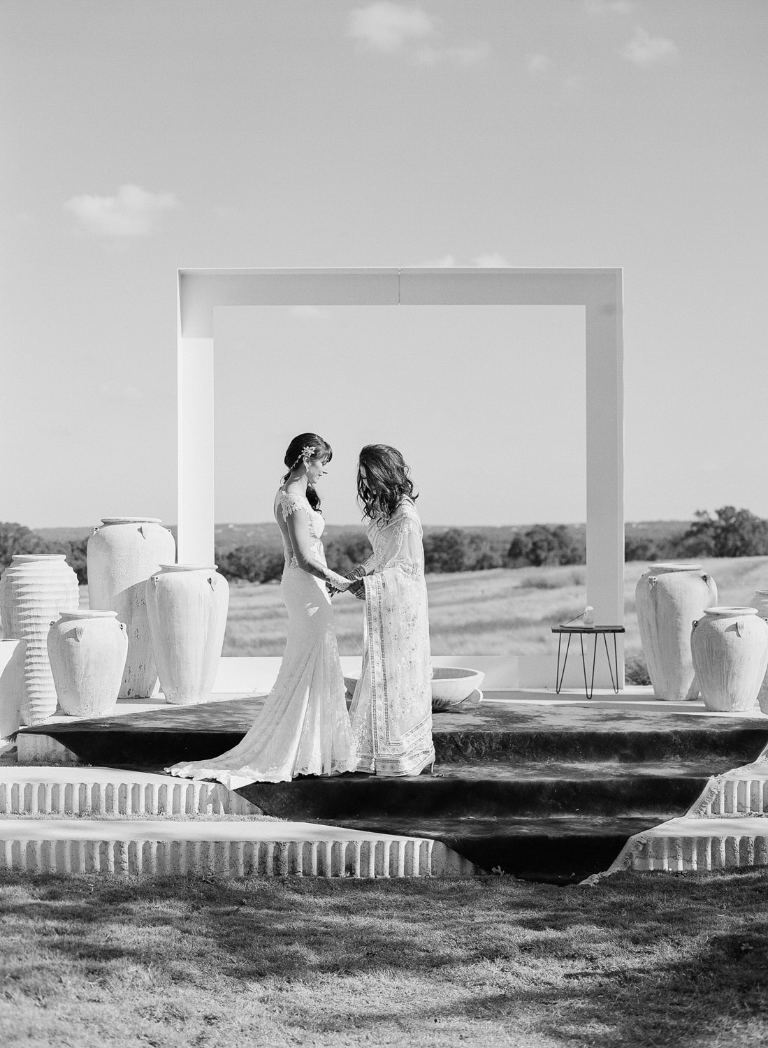 AUSTIN-MODERN-MONOCHROMATIC-INDIAN-WEDDING-00279-2.jpg