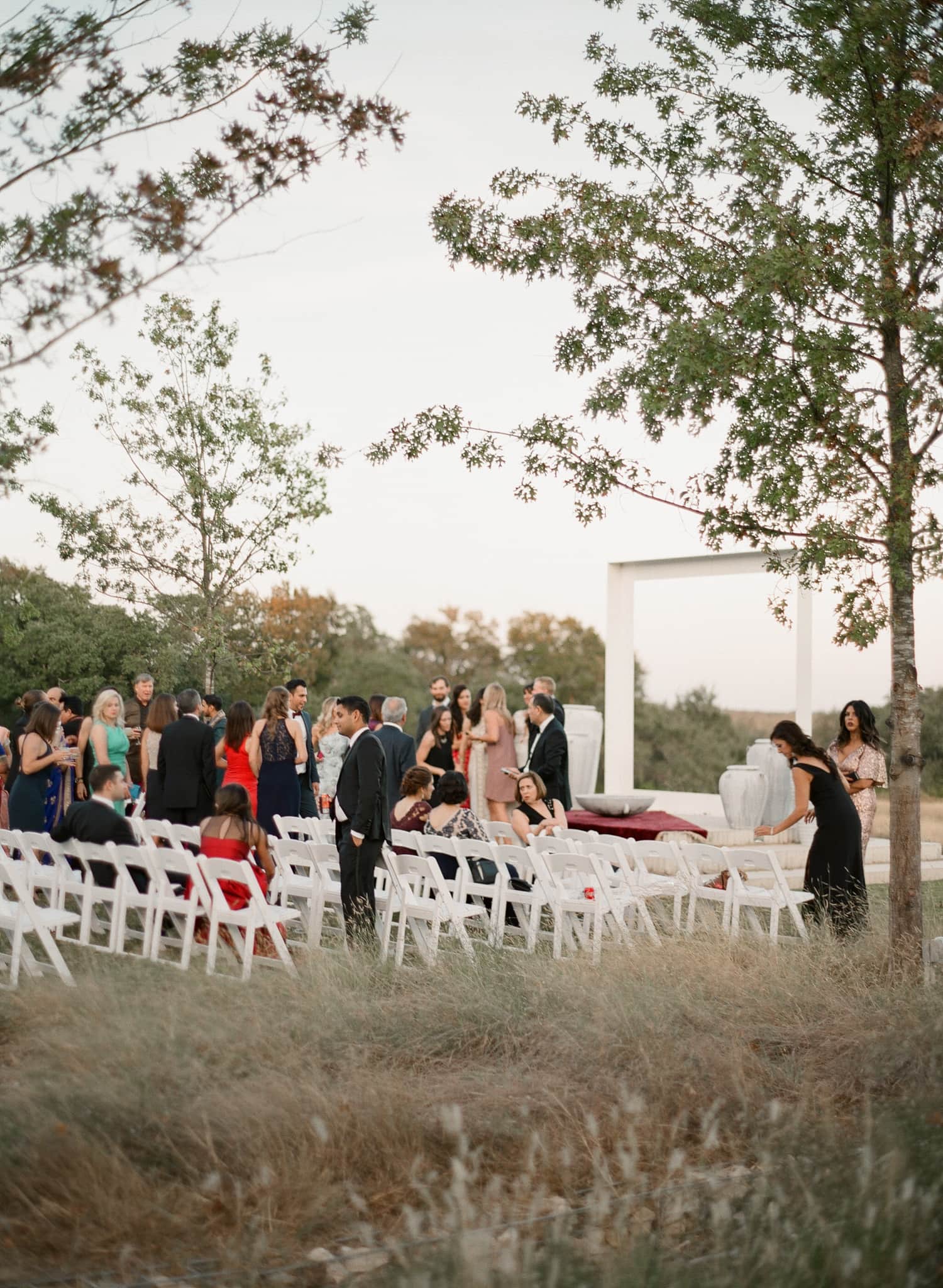 AUSTIN-MODERN-MONOCHROMATIC-INDIAN-WEDDING-00636.jpg