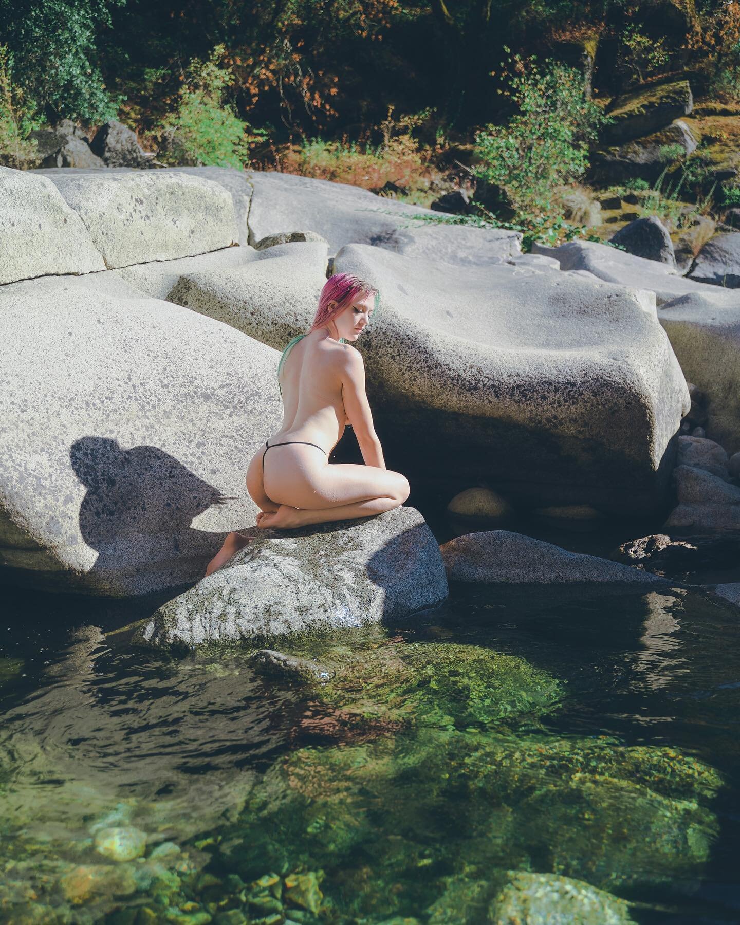 I&rsquo;m pretty sure @stazzy.stasia is an actual mermaid 🧜&zwj;♀️ lol what do you think? 🤔 
.
Model: @stazzy.stasia 
.
#mermaid #river #pastel #fairy #colorfulhair #fairygoth #sacramentomodel #norcalphotographer #boudoirphotography