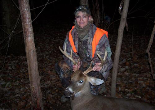 Shirby Evans with a Mississippi Muzzleloader buck.