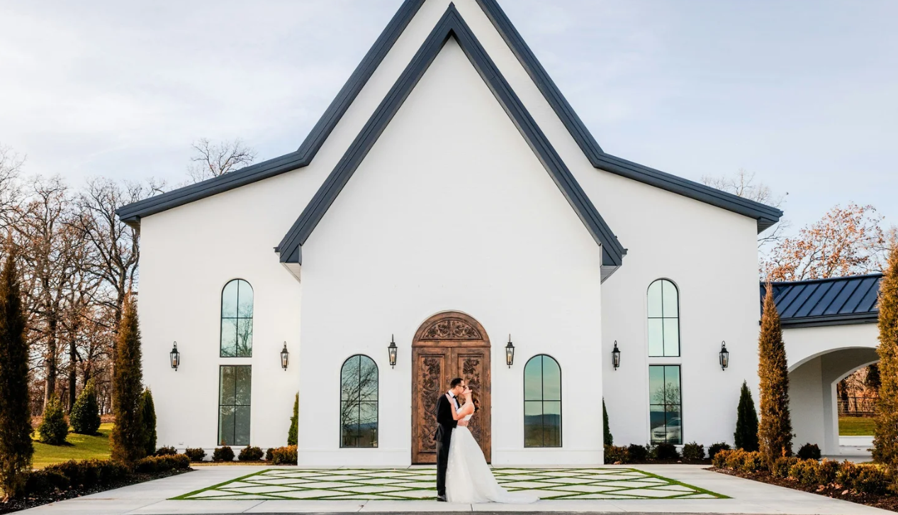 Beautiful Low-Cost Wedding Venue Ideas That Still Photograph Beautifully