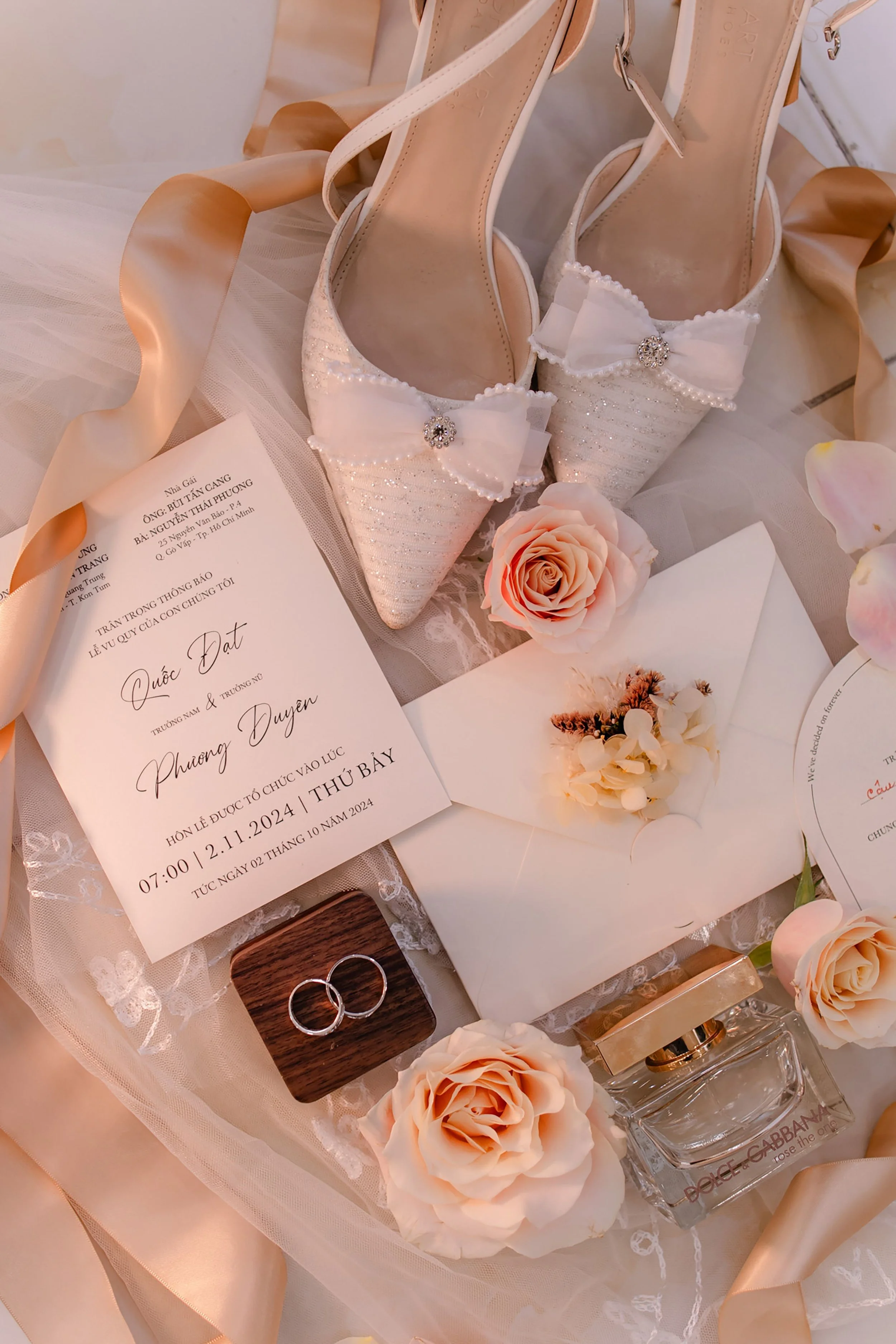What to Bring on Your Wedding Day for Beautiful Detail Photos (with FREE Download)