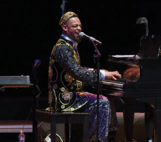 Joshua Nelson and the Kosher Gospel singers