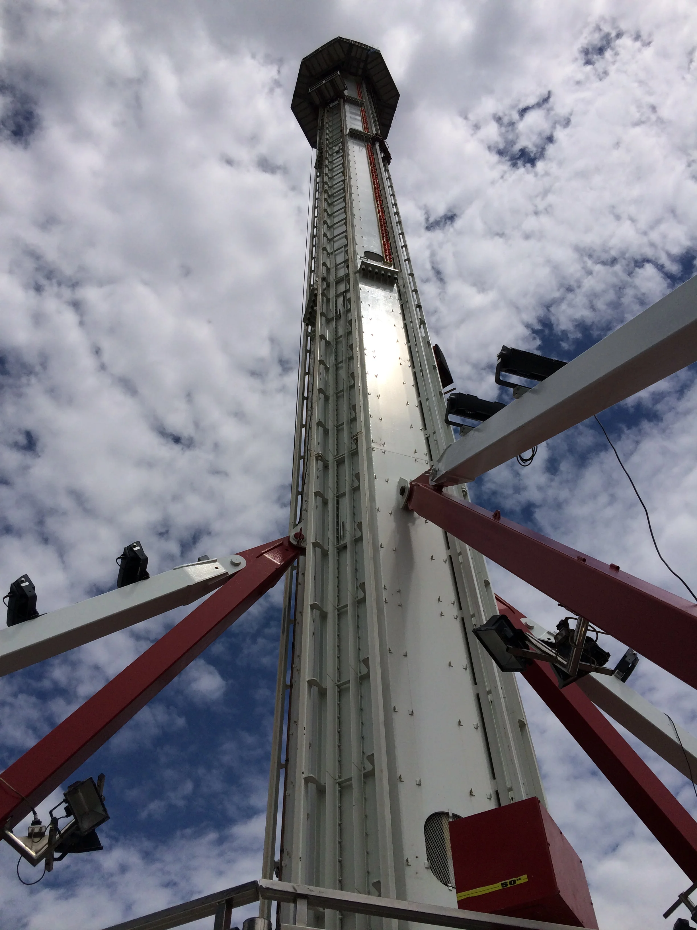 A total of 8 wash fixtures required to reach to the top of the 200' tower