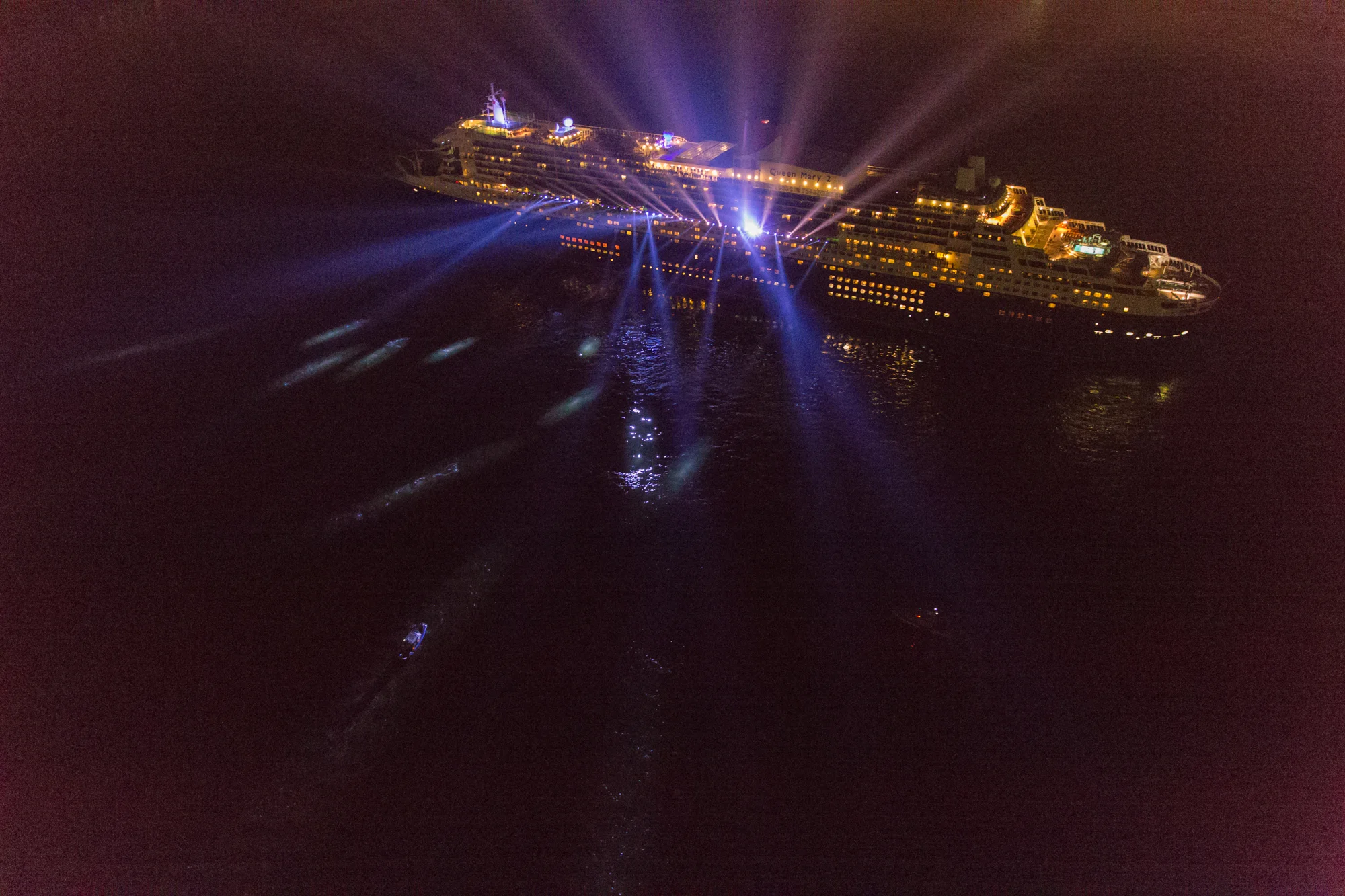 Light show on Queen Mary 2