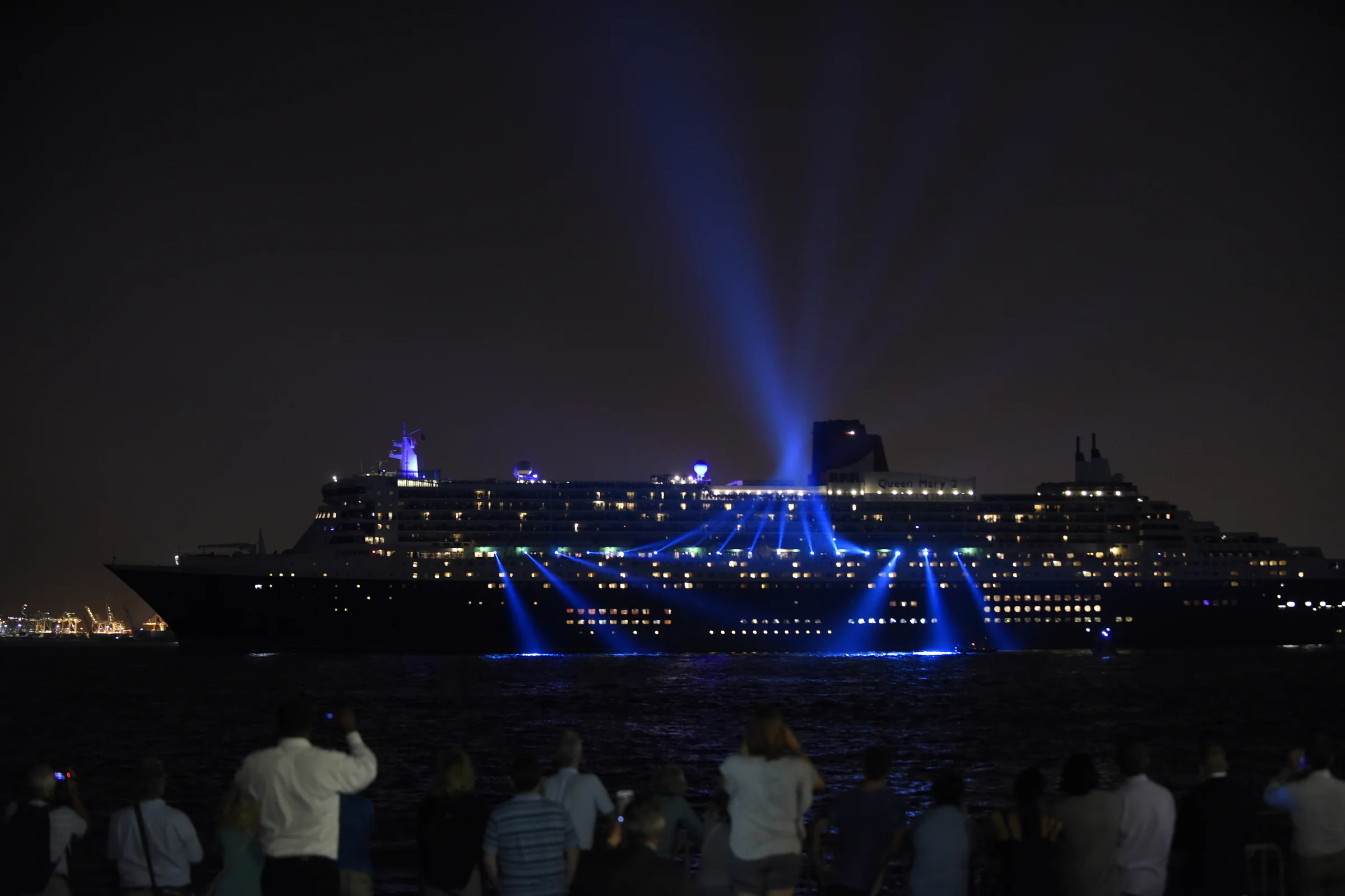 Light show on Queen Mary 2