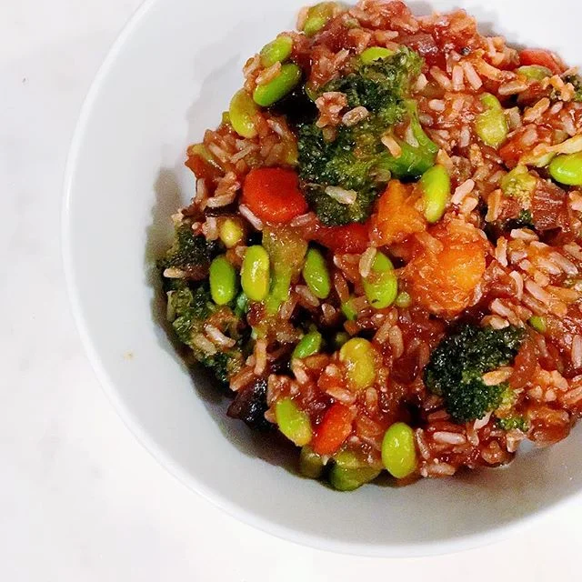 Cooking with lots of color seriously brightens my day. ☀️ I don’t know about you, but I’m really needing to watch those videos of cute puppies to cheer me up 🐶..there’s a lot of sadness taking place in the world right now...🌎But I hope the events that are taking place right now are making way for a massive shift to brighter days 🌼