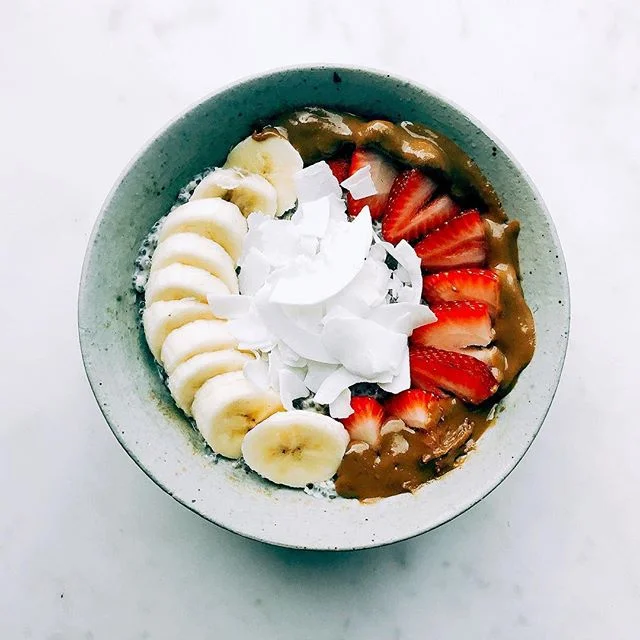 🚨 New recipe alert! 🍧 Chia seed pudding has been my new favorite post-workout meal. 💪🏼 This recipe is filled with protein, thanks to chia seeds, pumpkin seeds, sunflower butter and more! 🥣 It doesn’t hurt to mix in some of @kitehillfoods new Greek yogurt either for extra creaminess. 🍰 I’m telling you..if you are craving something sweet,  this is a healthier alternative to fill your cravings. ✨ You can find this recipe posted on my website!