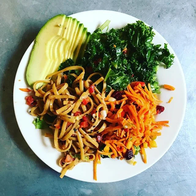 ✨True story: I had a mezcal last night. 🥃Rarely do I drink, but when I do, it’s tequila. 🤦🏻‍♀️However, every time I drink it reminds me that...man I don’t miss drinking..😴I feel tired and woozy the next day, and not like my usual energetic self. ❣️Not to mention I only had one drink, and feel this way! 👫Everyone is different, but I truly believe in living a life of balance. ⚖️Not living in excess or extremes and listening to your body while still allowing yourself to have fun, with whatever that means for you. 🥗 So this nourishing plate of food is to help replenish my body and take care of it today. 💕Last morning spent in NY with my love @iamrevox who also always helps nourish my soul with good deep conversations and laughs. 🙌🏼