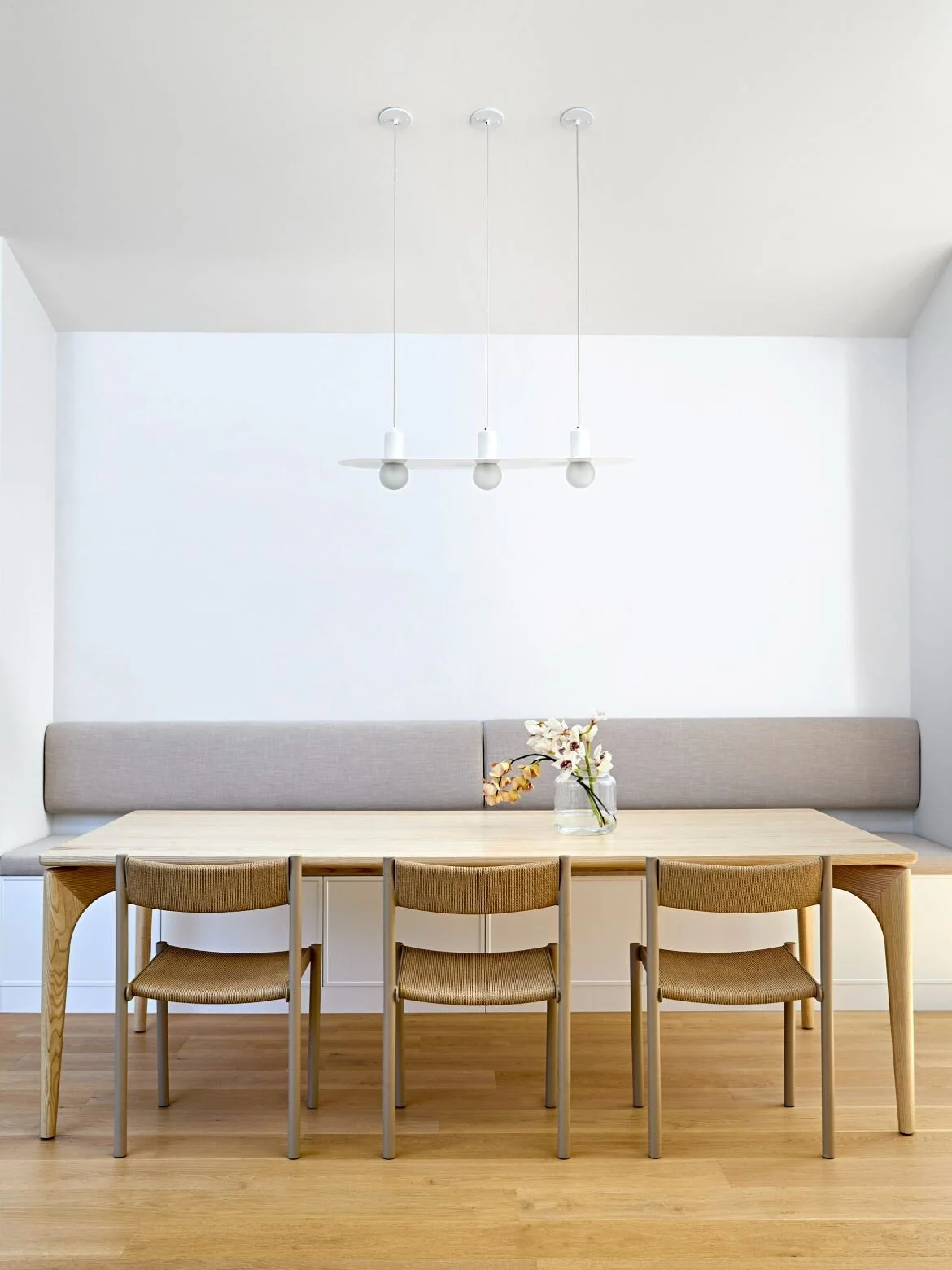 CKairouz-Architects_ThornburyHouse_ShannonMcGrath_PaperTubeChair_004.jpg