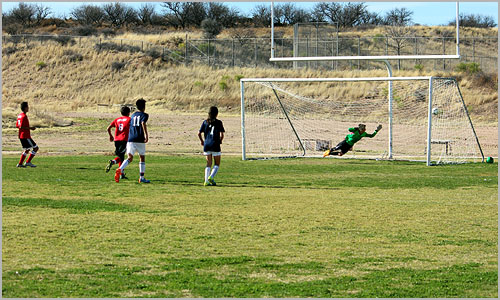 Photo © 2016 Maia Rothstein / sacredheartnogales.org. All rights reserved. This photo may not be re-posted, distributed or altered in any way.