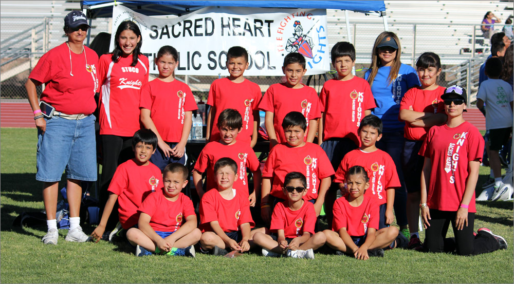 Team Photo © 2016 Maia Rothstein / sacredheartnogales.org. All rights reserved. This photo may not be re-posted, distributed or altered in any way.