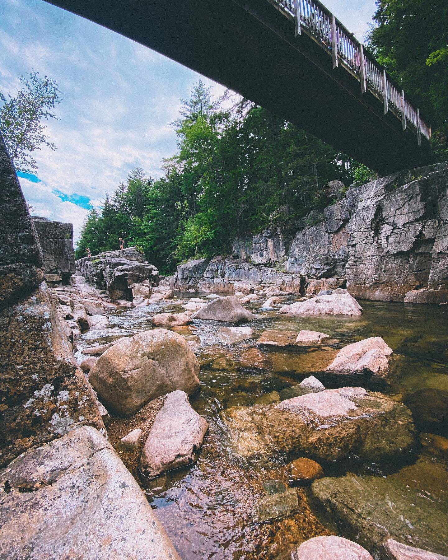 .one two three. the time goes by. rivers flowing down the line.
.
.
.
.
.
.
.
.
#visitnh #nh #newhampshire #gorge #gorges #rockygorge #franconia #kancamangus #kancamagushighway #waterfall #waterfalls #summer #travel #local #newengland #trees #water #