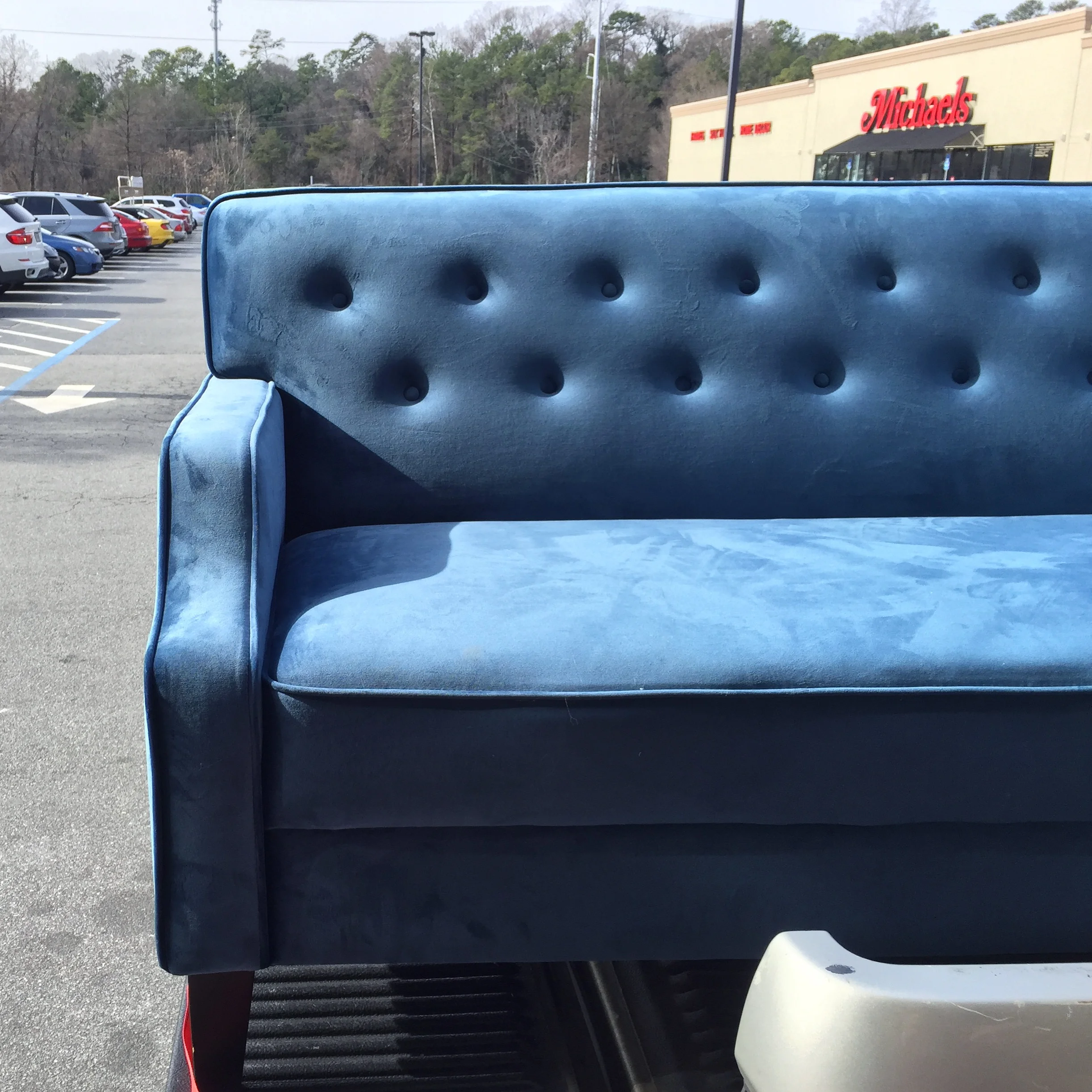 interiors, velvet sofa heartthrob