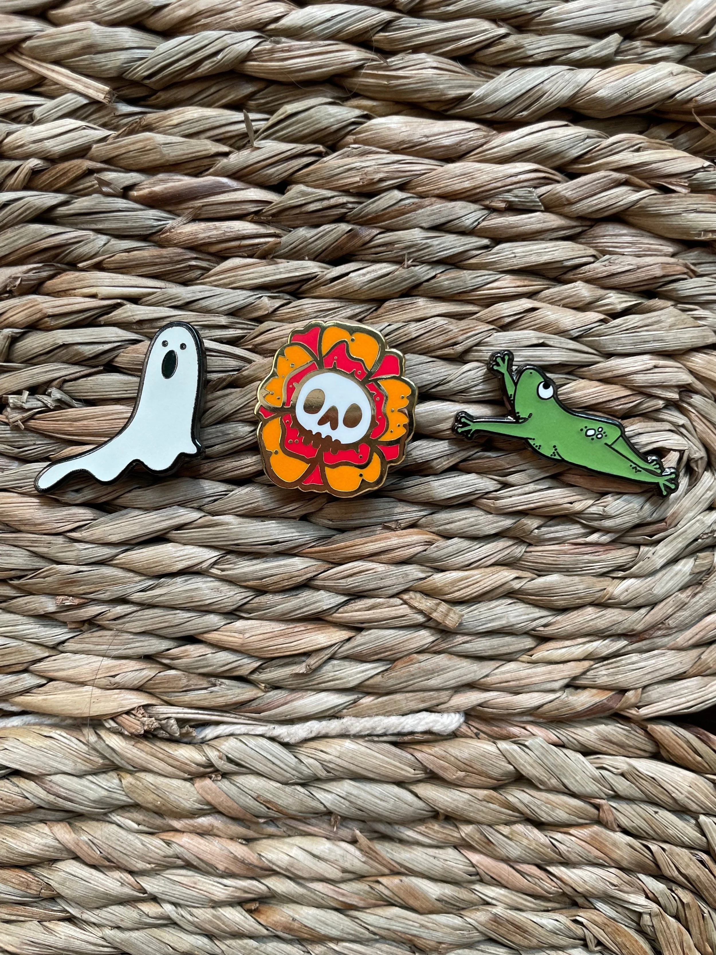 spooky pin set