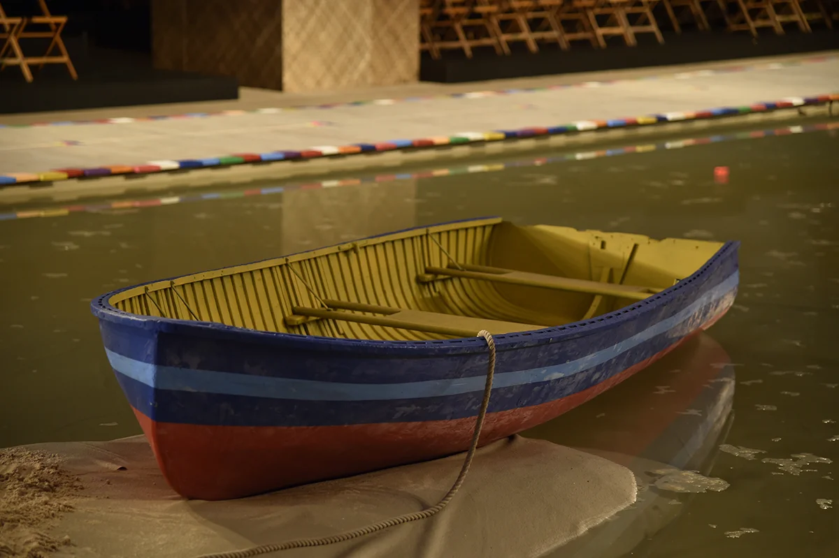el bote fue RECUPERADO y re-pintado con los colores de la temporada
